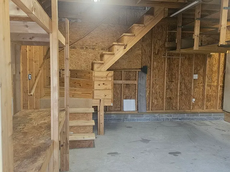 1068 Sharon Dr — Photo 33