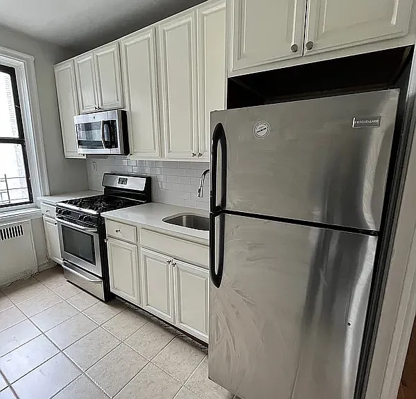 135 Hawthorne St #4D — Photo 3