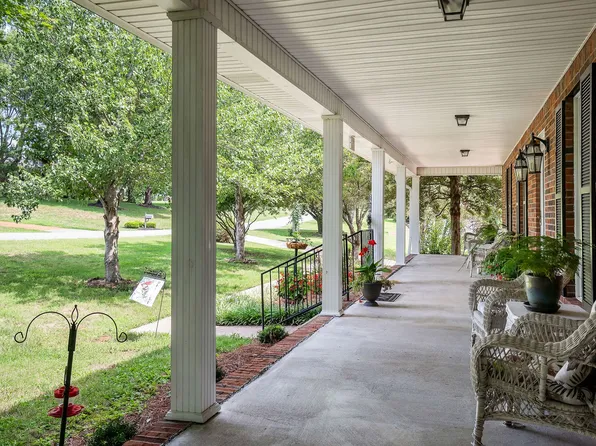 137 Dan Dr, Gordonsville, TN 38563