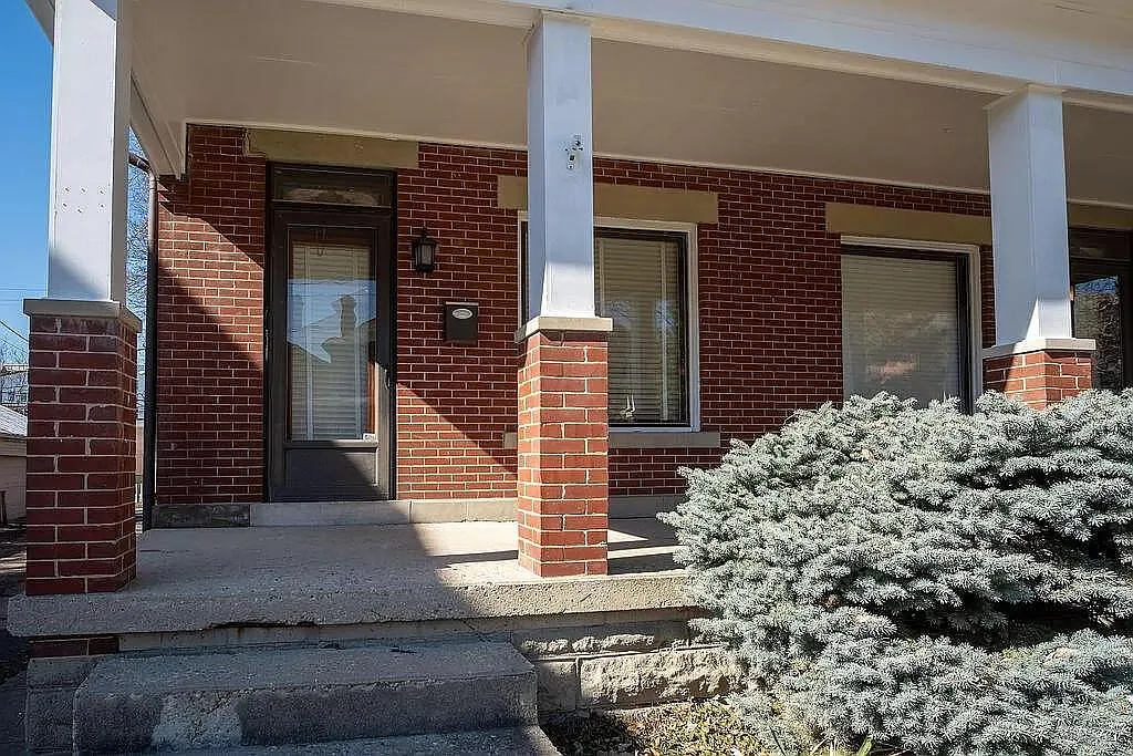 925 Mount Pleasant Ave — Photo 2