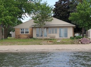 208 Lakeshore Dr, Lakeside, IA 50588