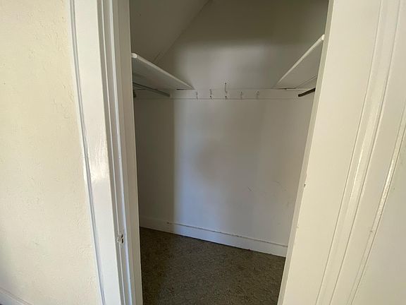 3rd image of 79 Devon St Floor 1