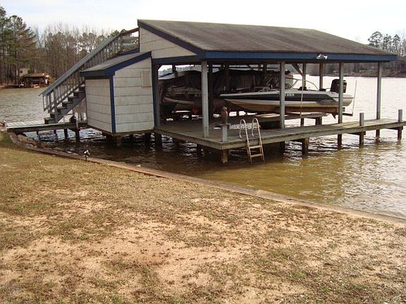 3rd image of 137 Sharon Ln