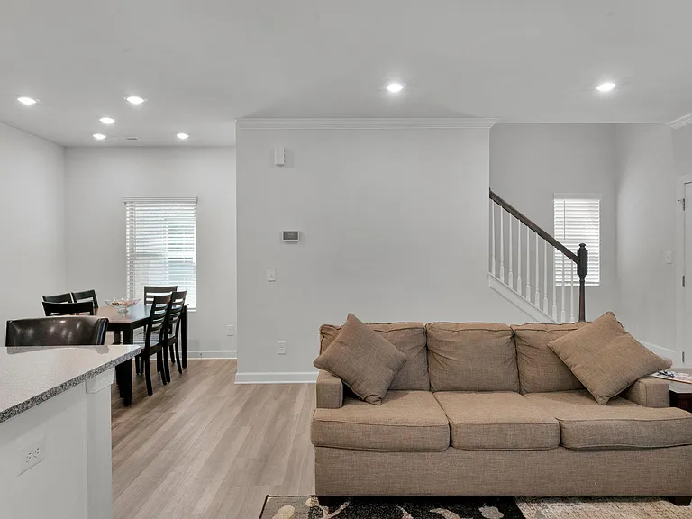 3109 Lisburn St — Photo 11