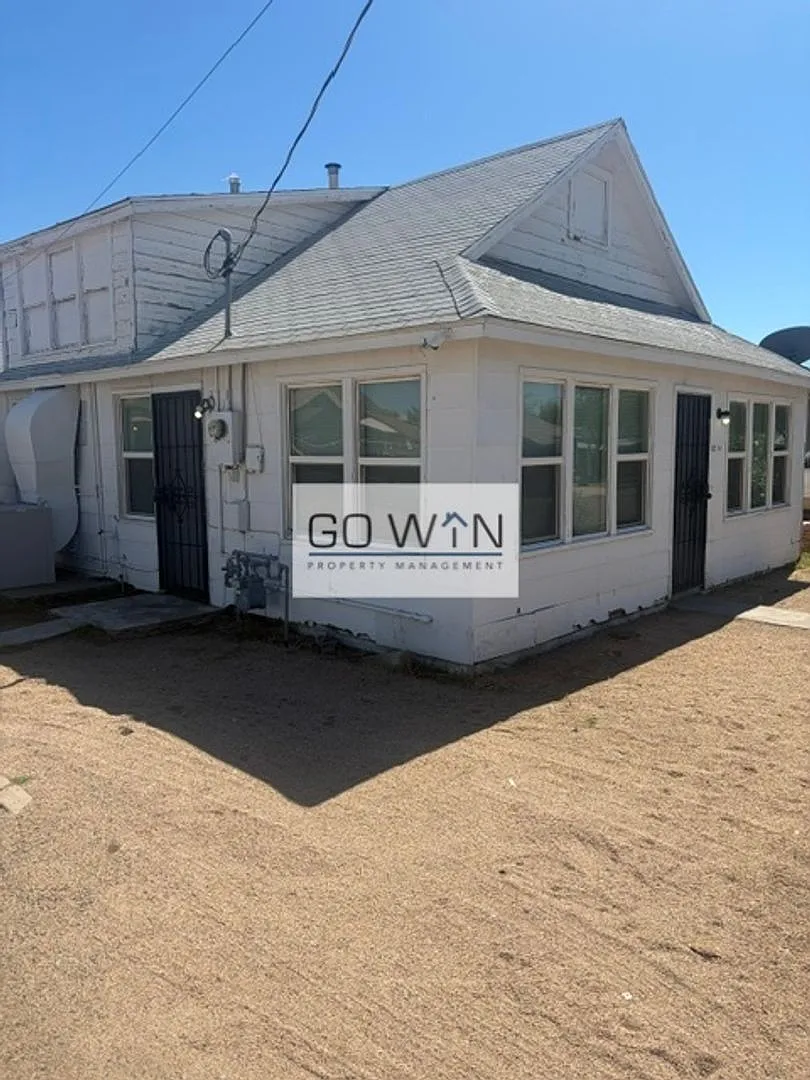 3 Bedrooms/ 1.5 Bathroom Rent Ready — Photo 2