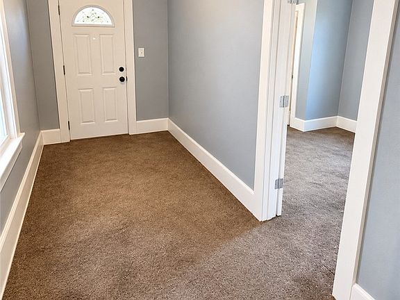 4th image of 937 Lincoln Way W