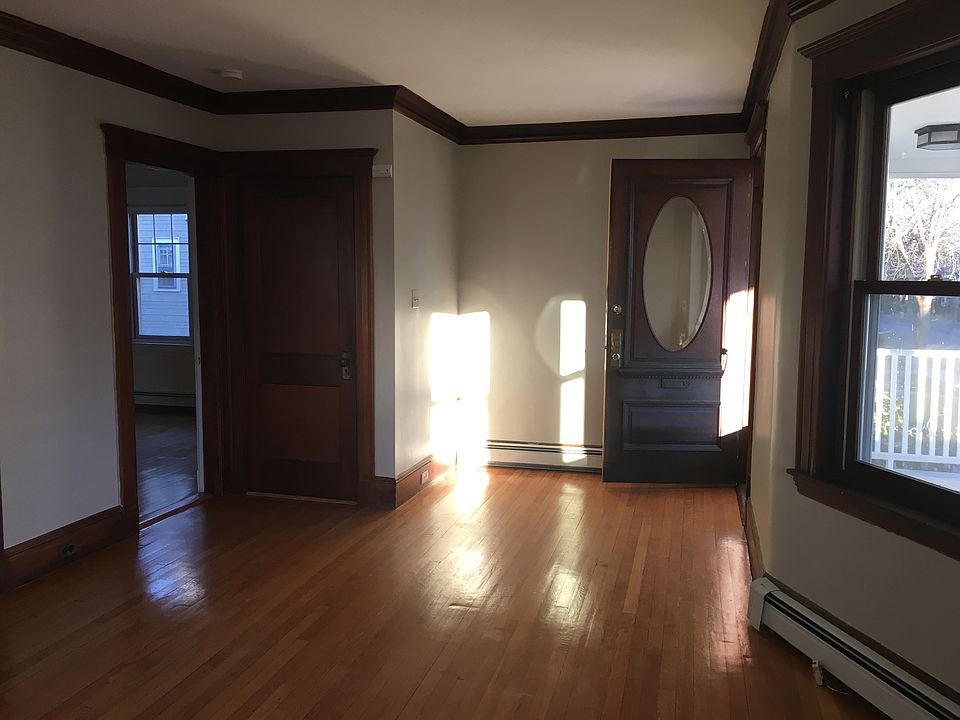 Spacious and Sunny Living Room