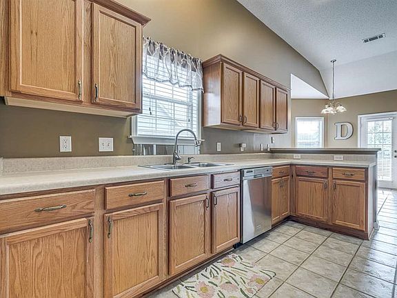 3rd image of 8635 Valmont Cir