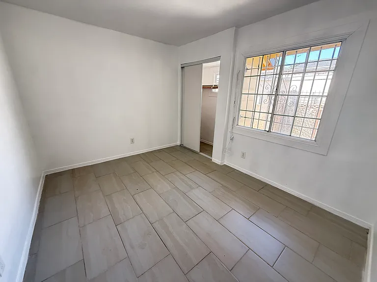 532 W 77th St #D — Photo 4