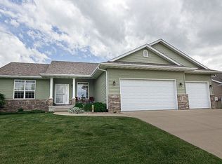 2109 Roosevelt Rd SW, Cedar Rapids, IA 52404