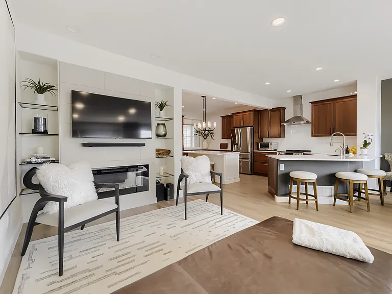 2943 Mount Royal Dr — Photo 6