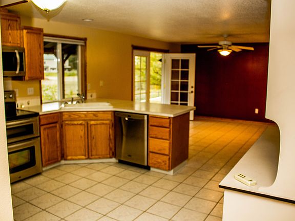 5th image of 1716 Foxtail Cir