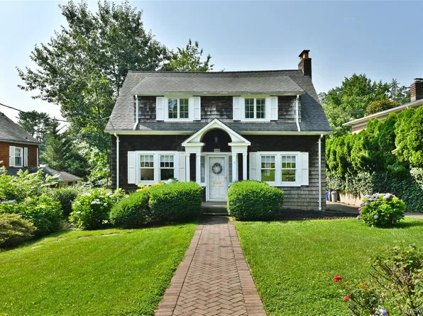 308 38th Road, Douglaston, NY 11363