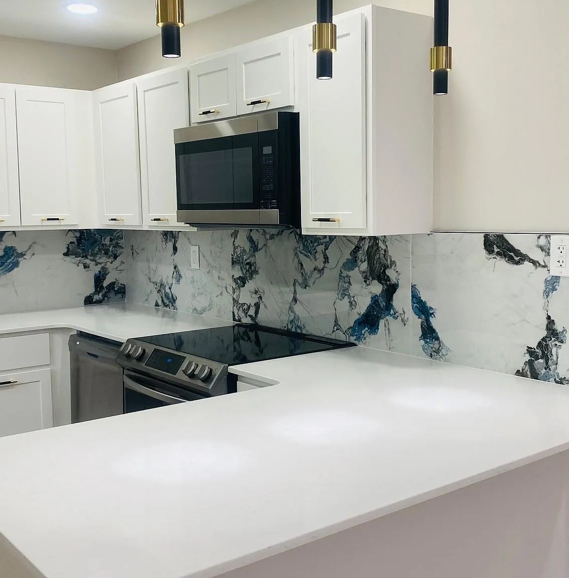 Laura Lane Apartments — Photo 3