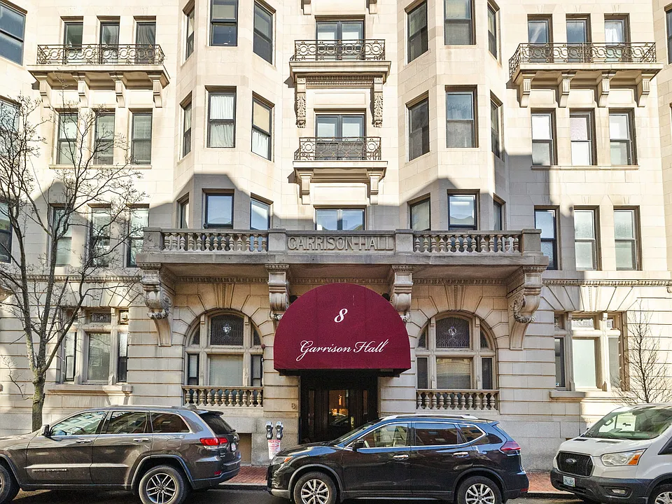8 Garrison St #104