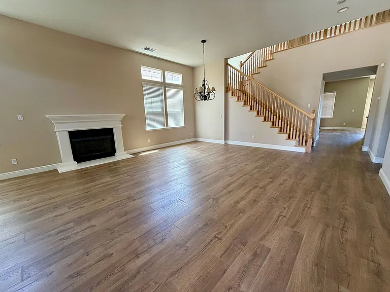 3035 Hastings Way — Photo 2