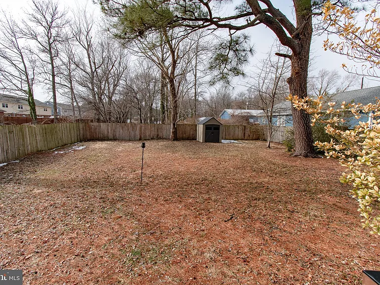 101 Brooks Ln — Photo 24