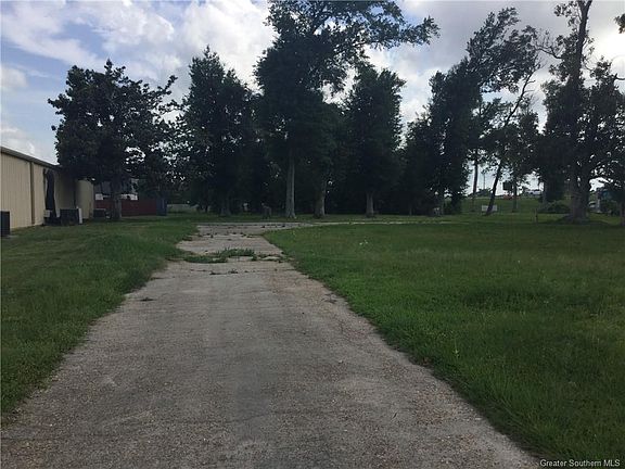 2nd image of 1802 E Prien Lake Rd