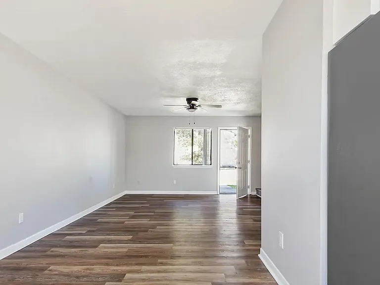 5117 E 10th St #D — Photo 3