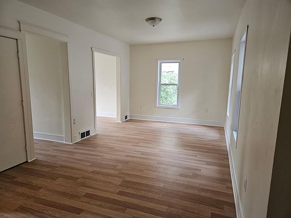 4th image of 22 2nd St SE