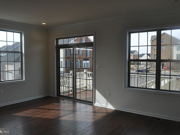 4th image of 22593 Norwalk Sq