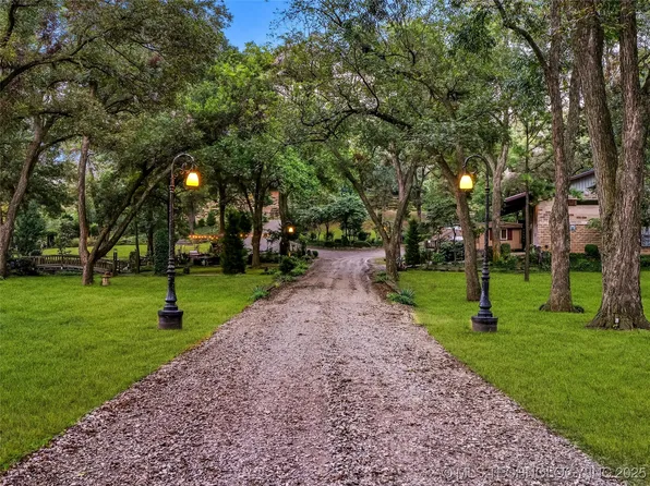 21461 E Apache St, Catoosa, OK 74015