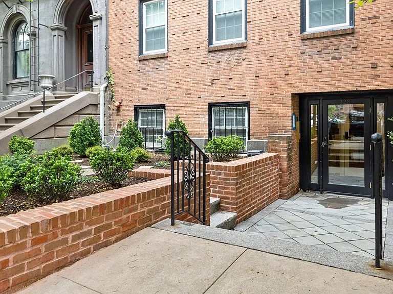 122 Beacon St #6A — Photo 1