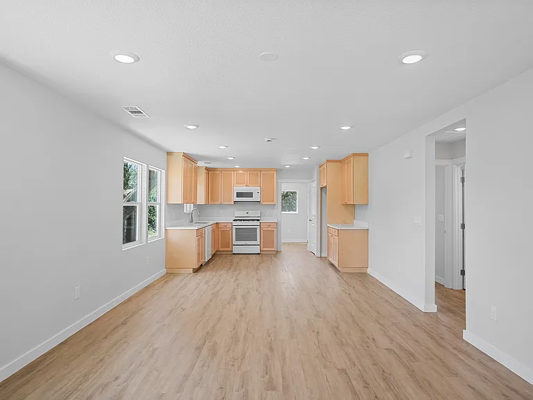 13619 Peach Ave — Photo 8