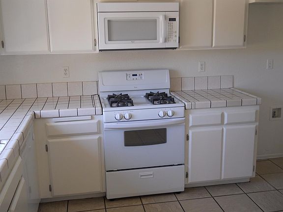 5th image of 7456 Oxford Ave