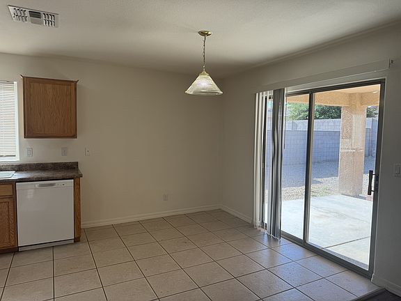 3rd image of 3924 E Potter Ave