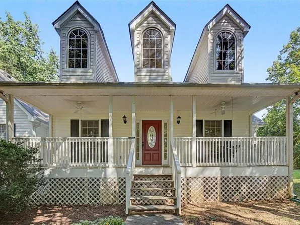 75 Indian Hills Dr, Rydal, GA 30171