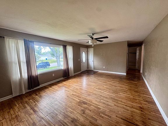 5th image of 121 Dorris Dr