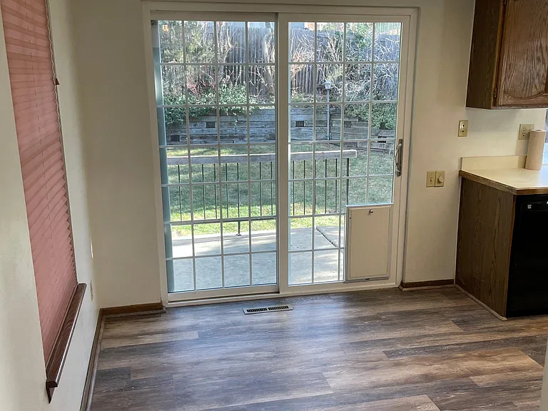 10268 Julian Ct — Photo 16