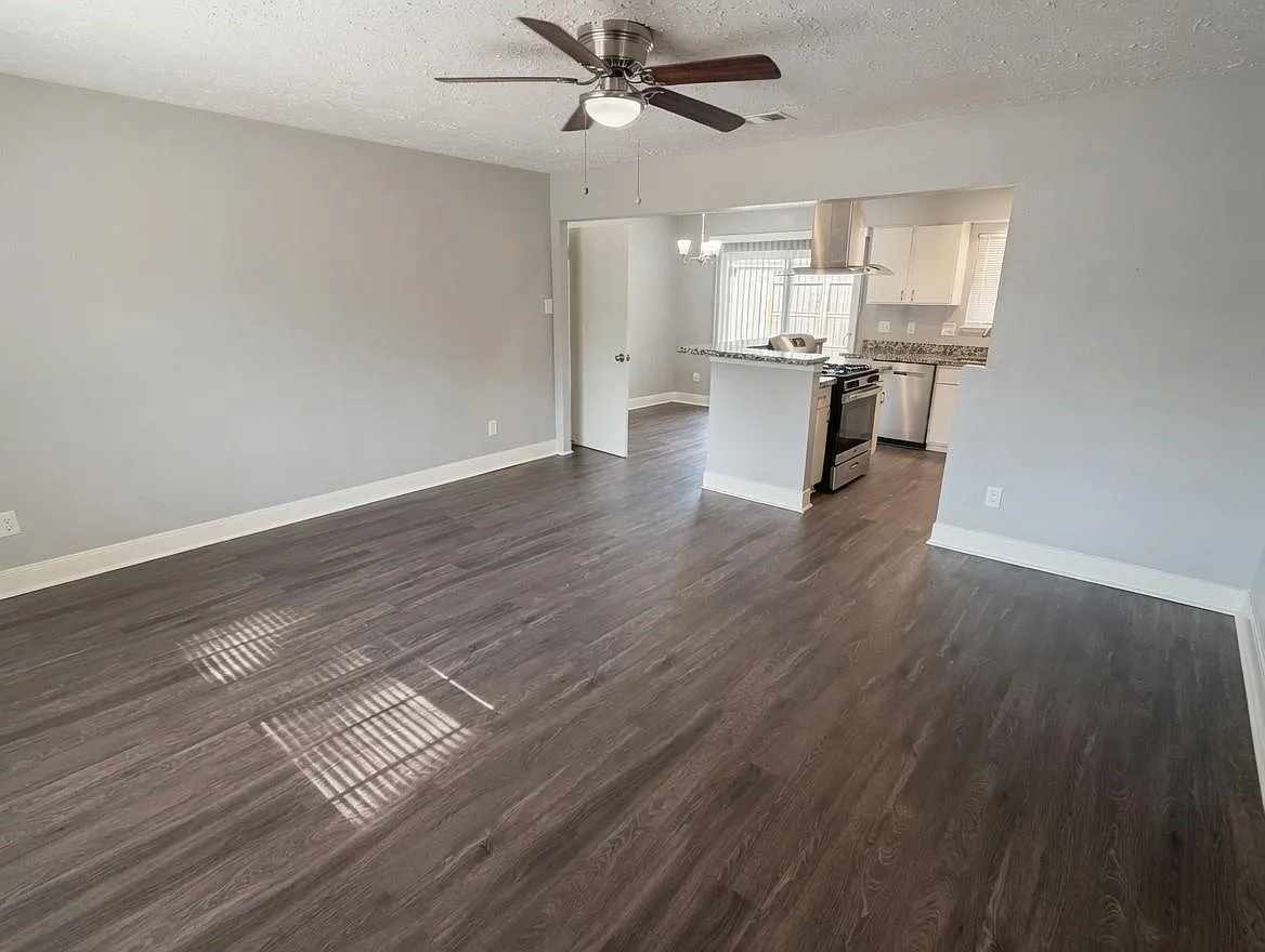 3 bed, 1.5 bath, 1222 sqft, $1,550 — Photo 2