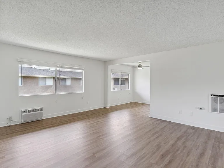 Renaissance Apartments — Photo 7