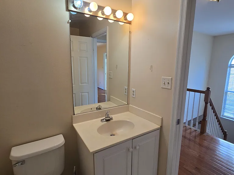 Full bath - upper level