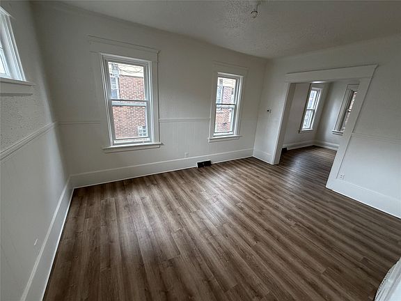 4th image of 521 Raspberry St