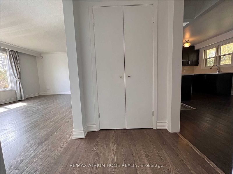 Toronto House for rent - 5 Bedrooms — photo 2