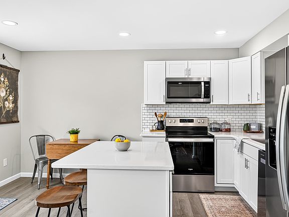3rd image of 121 21st St