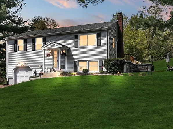 11 Bradford Dr, Feeding Hills, MA 01030