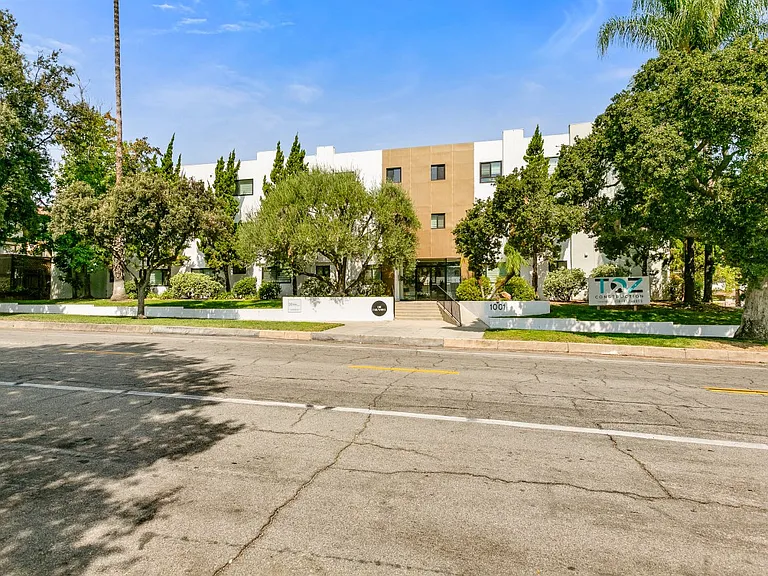 1001 E Villa St — Photo 12
