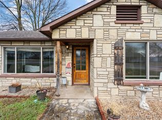 215 E 7th St, Grove, OK 74344