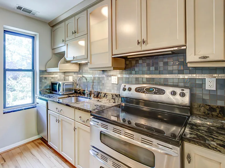 1325 13th St NW #28 — Photo 9