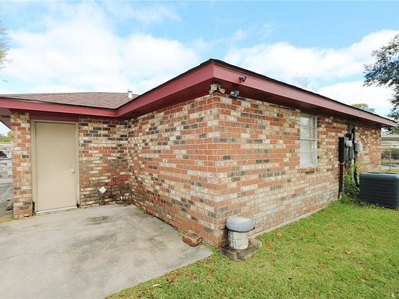 4th image of 128 Evergold Ln