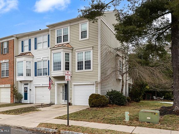 2nd image of 2 Bayberry Ln