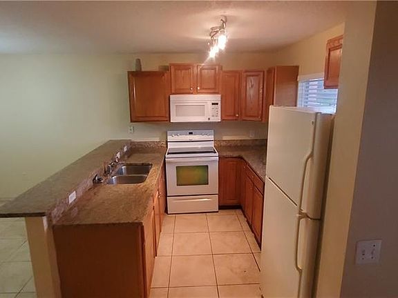 2nd image of 153 Ivy Ln APT 2