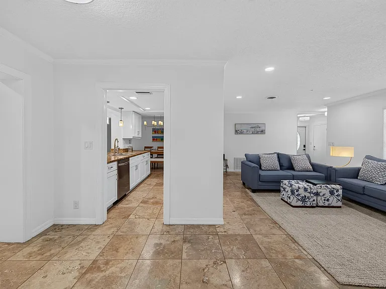 4431 NE 28th Ave — Photo 35