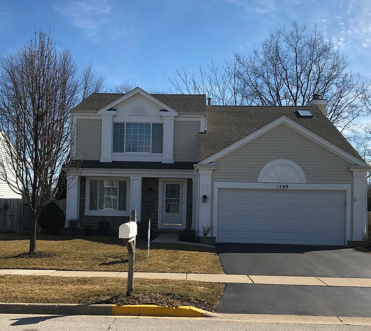 1389 Eastwood Dr photo 1