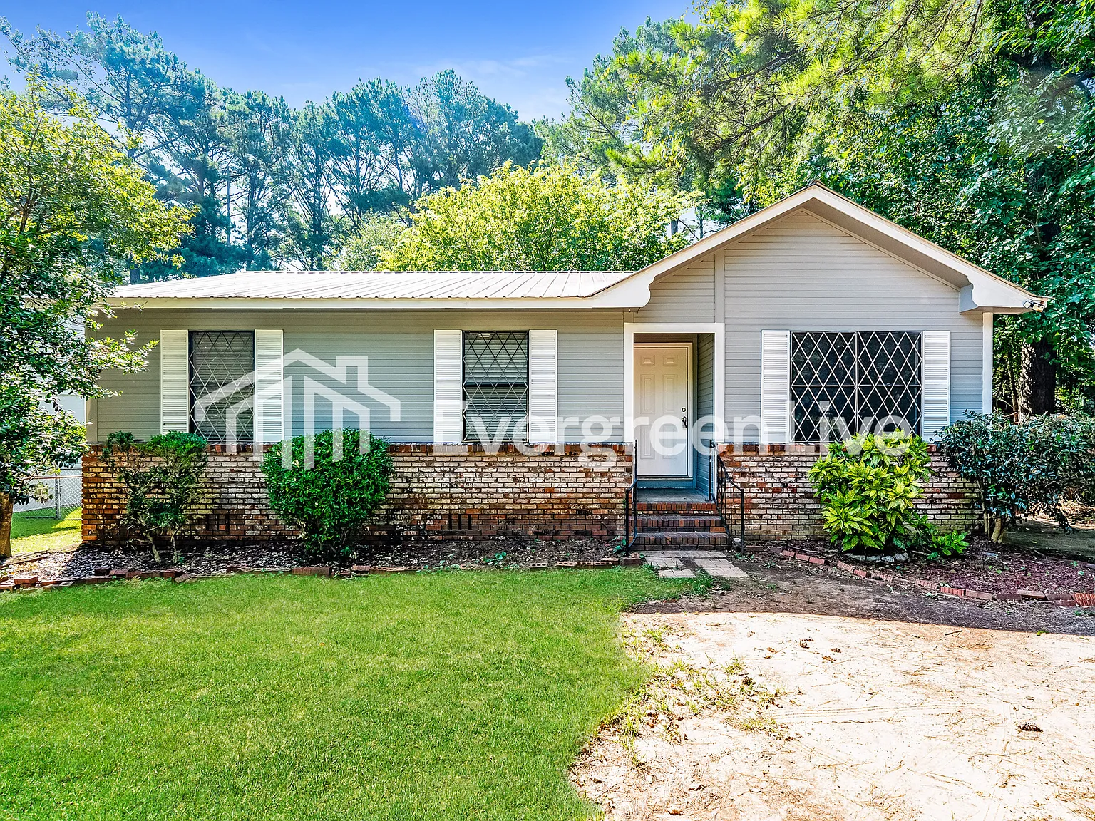 3 bed, 2.0 bath, 1168 sqft, $1,295 — Photo 1