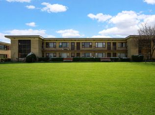 12 King Arthur Ct APT 11, Northlake, IL